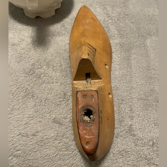 Pitcher and wooden shoe knick knacks - Picture 2 of 5